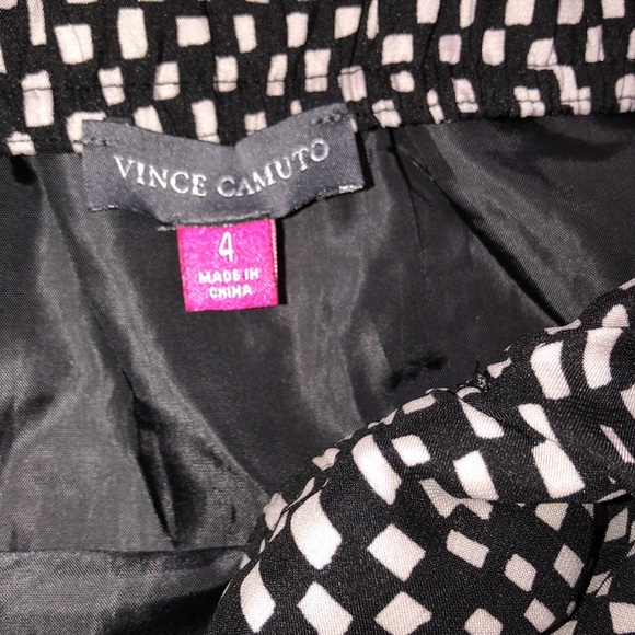 Vince Camuto size 4 black geometric print skirt - Picture 4 of 7